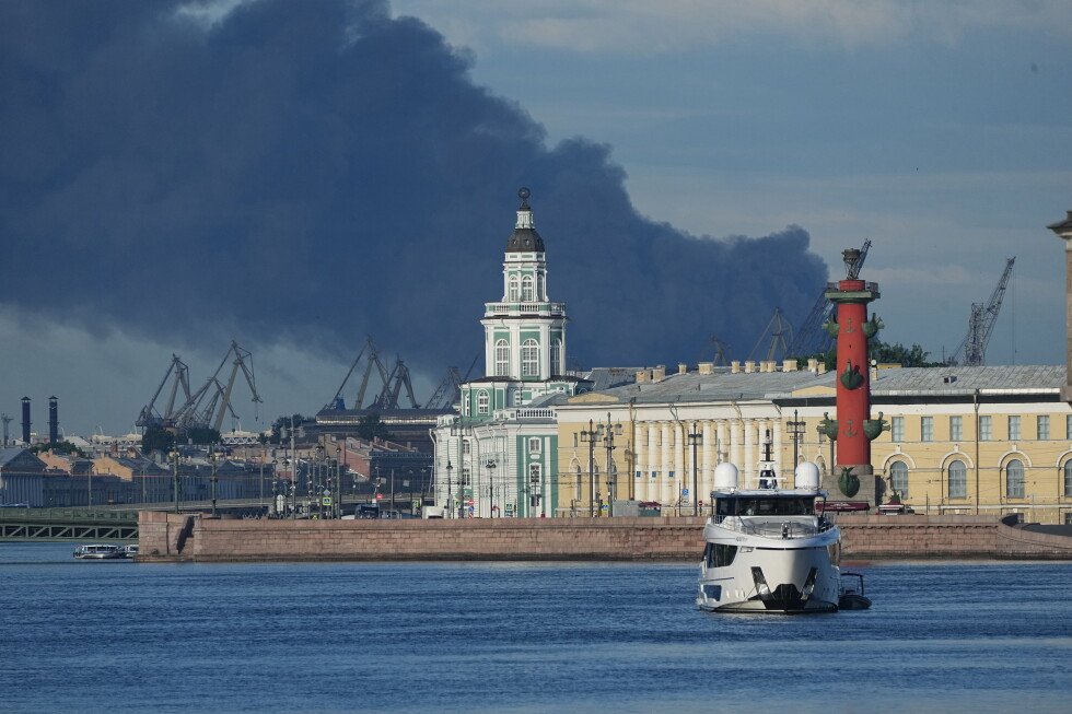 ukraine-targets-st.-petersburg-after-putin-rejects-zelenskyy’s-offer-for-talks