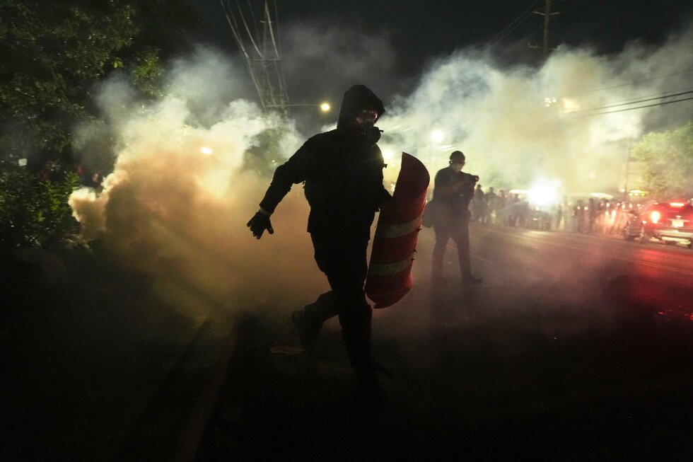 protests-erupt-at-new-jersey-immigration-detention-center-over-trump-policies