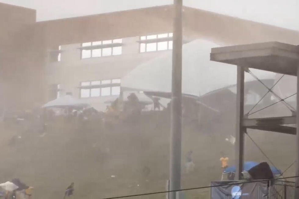 strong-wind-at-ncaa-baseball-tournament-in-west-virginia-sends-5-people-to-the-hospital