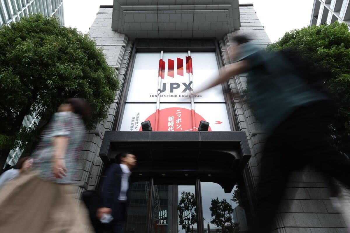 japan’s-stocks-set-to-sink-on-tech-selloff,-middle-east-worries