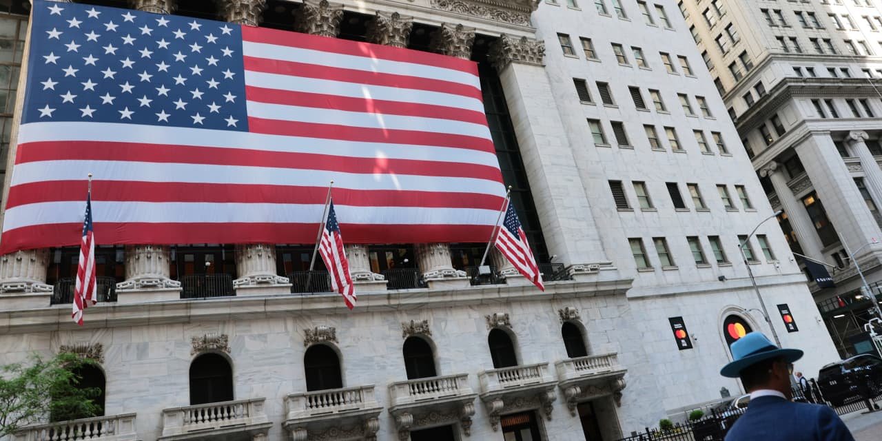 us.-stock-futures-slide,-oil-prices-surge-as-new-attacks-threaten-the-cease-fire-with-iran
