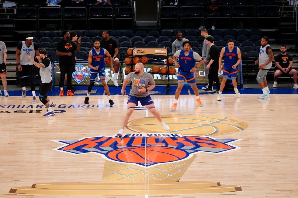 knicks-say-$1-million-was-the-winning-bid-for-game-3-celebrity-row-seats