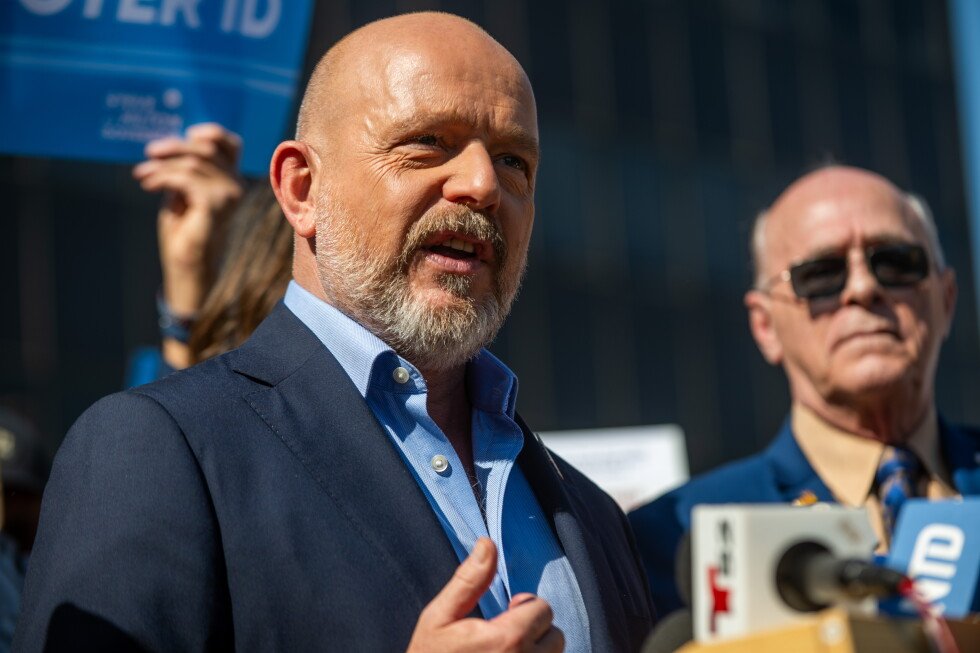 republican-steve-hilton-advances-to-general-election-in-race-for-california-governor