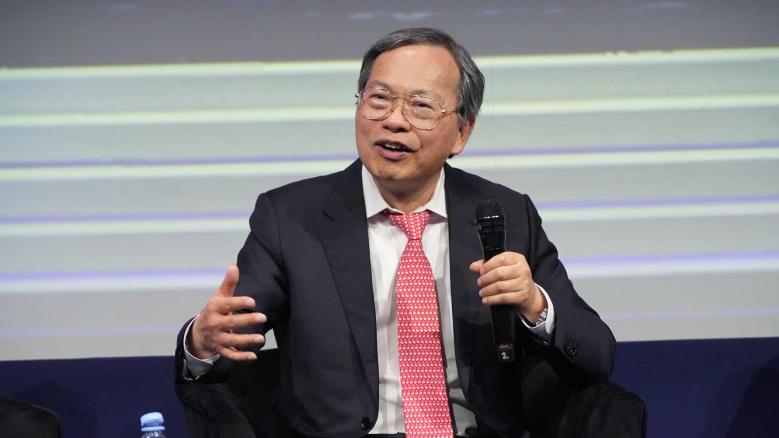 super-micro-stock-tumbles-on-$7-billion-financing-plans-as-company-touts-ai-server-orders