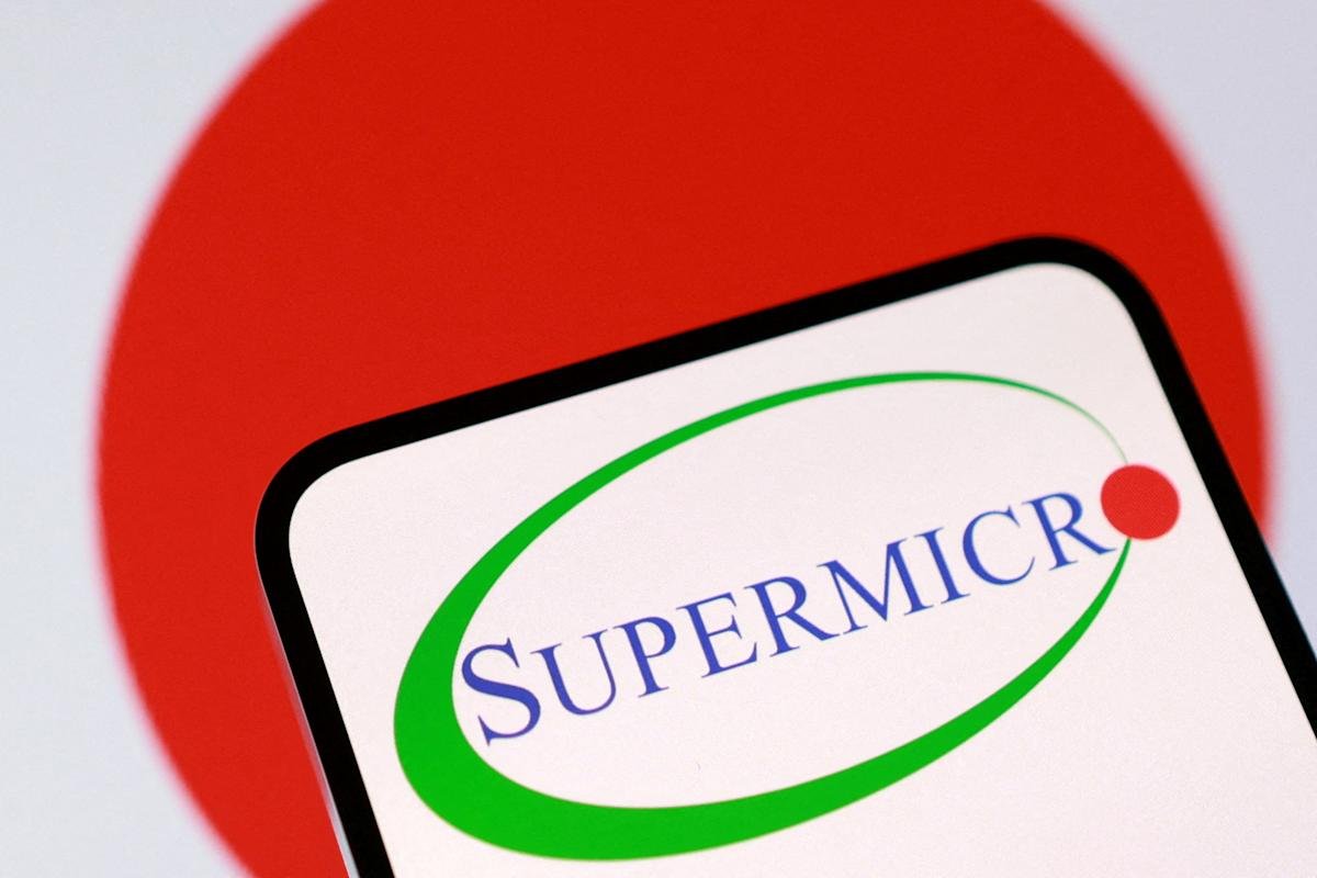 supermicro-computer-stock-sinks-on-$7-billion-equity-raise