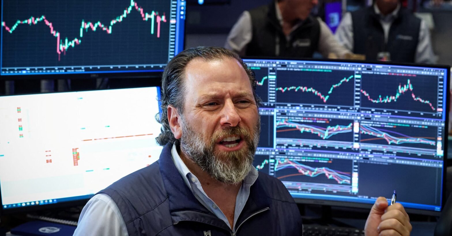 world-markets-walk-a-tightrope-between-ai-stocks-and-oil-shocks