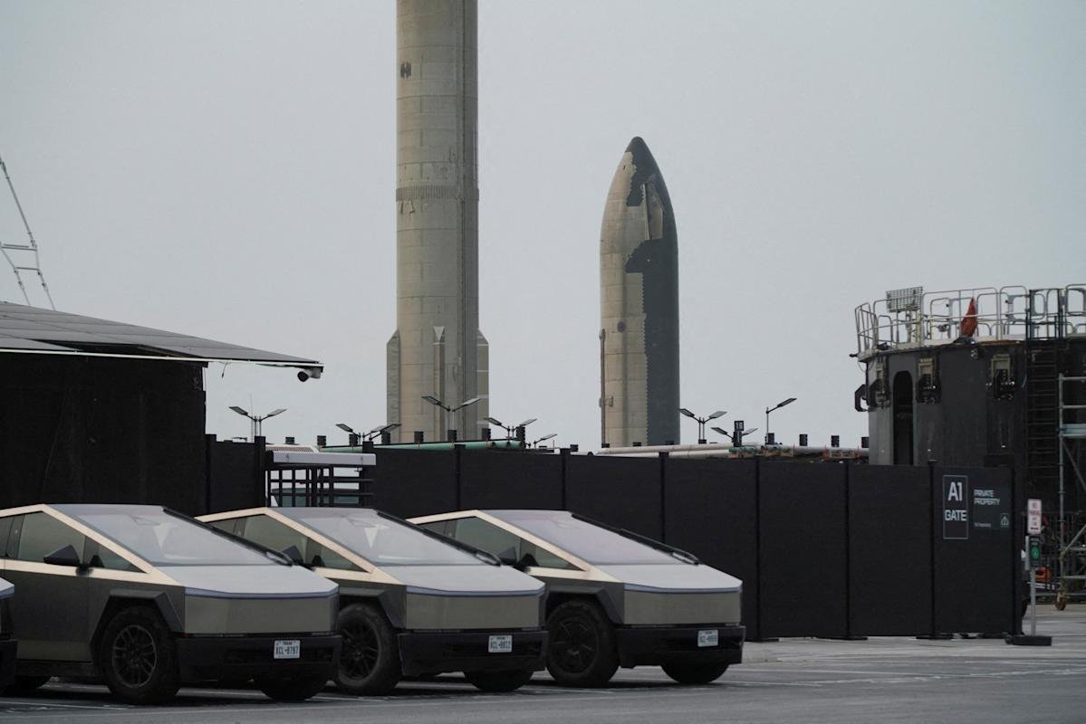 spacex-ipo:-2-of-the-top-space-etfs-are-making-a-surprising-move-days-before-blastoff