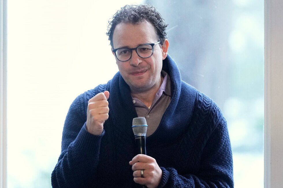 anthropic-ceo-says-universal-basic-income-might-be-necessary-as-ai-displaces-jobs