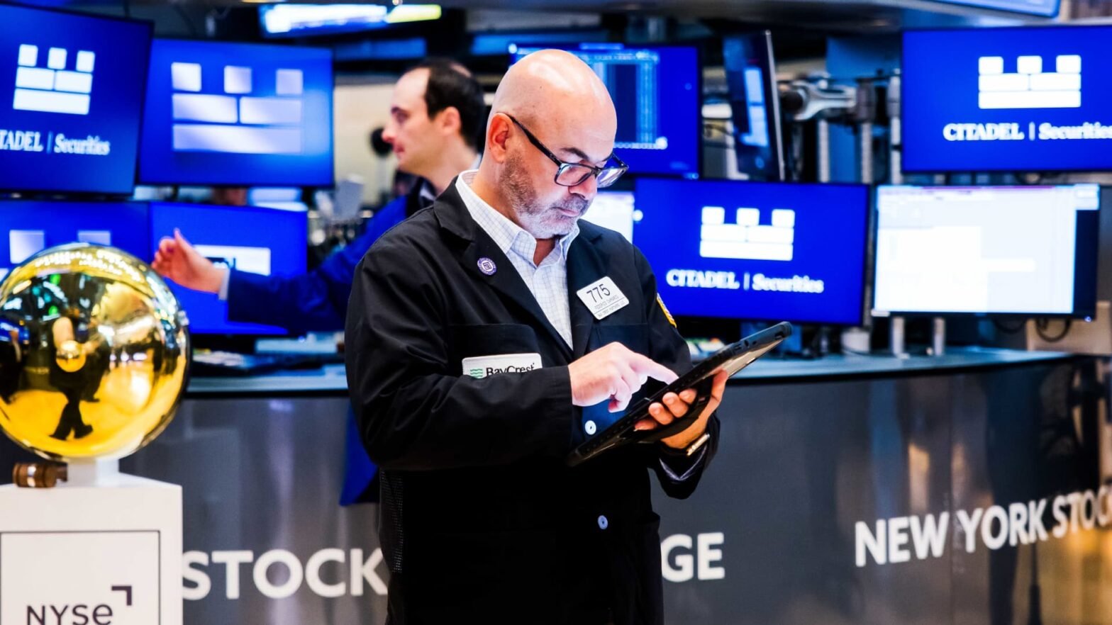stock-futures-slip-after-us.-launches-additional-strikes-against-iran,-oil-rises:-live-updates