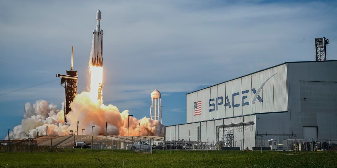 spacex-just-got-its-first-analyst-ratings
