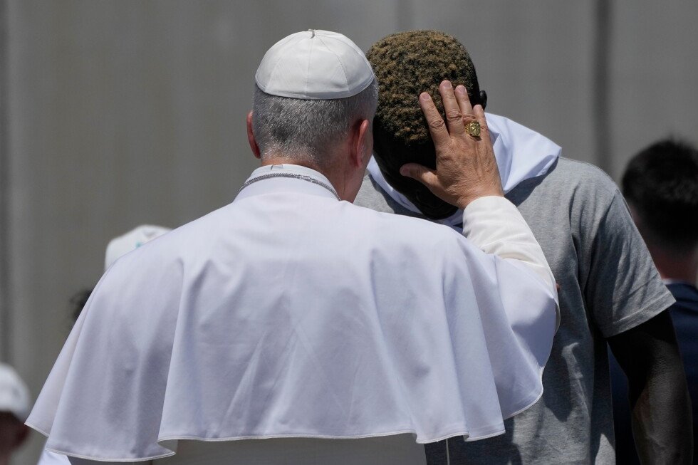 pope-calling-attention-to-migrants’-plight-on-visit-to-canary-islands