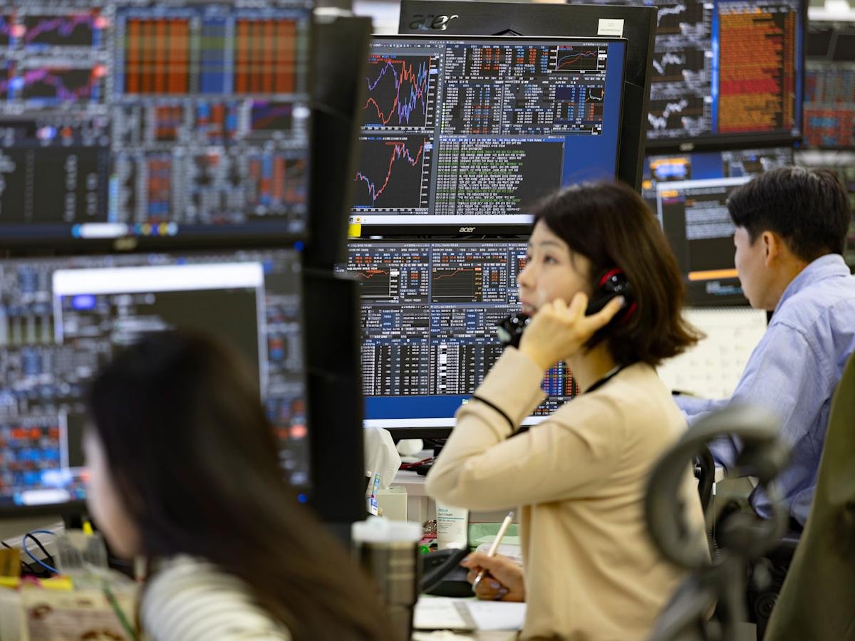 south-korea’s-ai-fueled-stock-market-rebounds-to-cap-a-brutal-week