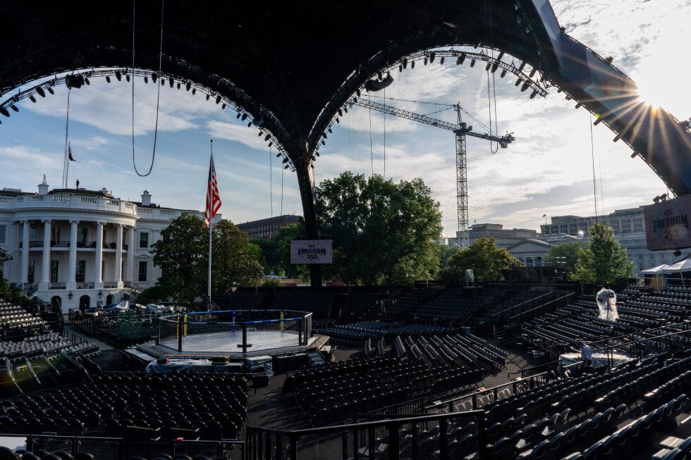 white-house-octagon-ready-to-fete-trump-with-cage-fighting