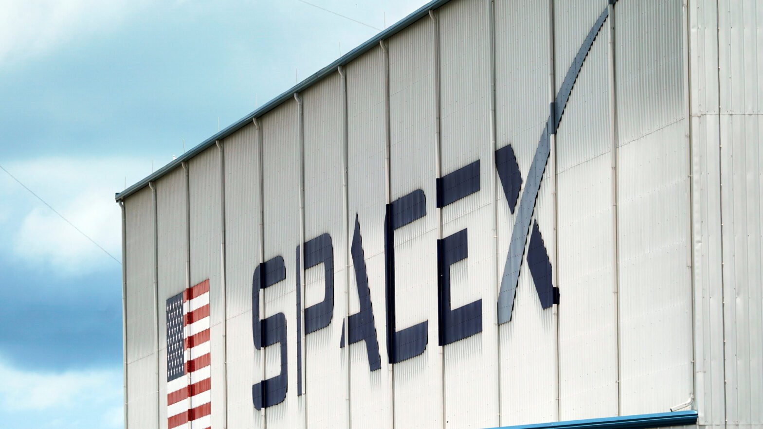live-updates:-spacex-set-to-start-trading-in-blockbuster-market-debut