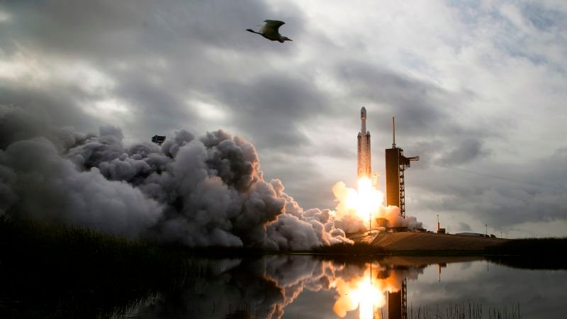 spacex-goes-public-in-blockbuster-wall-street-debut