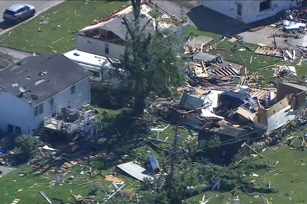 first-responders-search-after-tornadoes-hit-illinois,-indiana