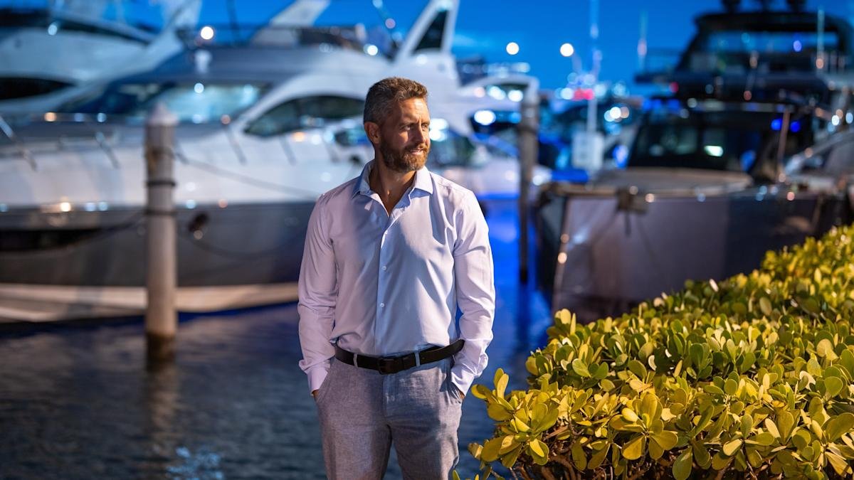 ultra-rich-americans-are-moving-cash-out-of-the-market-and-hoarding-historic-levels.-here’s-where-they’re-putting-it