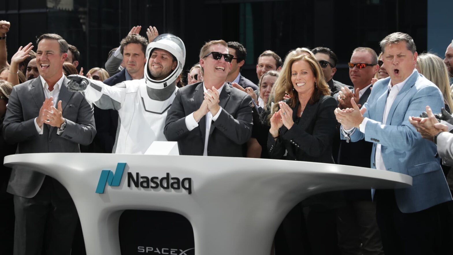 spacex-ipo-sticks-the-landing.-here’s-what-investors-are-saying-about-its-epic-first-trading-day