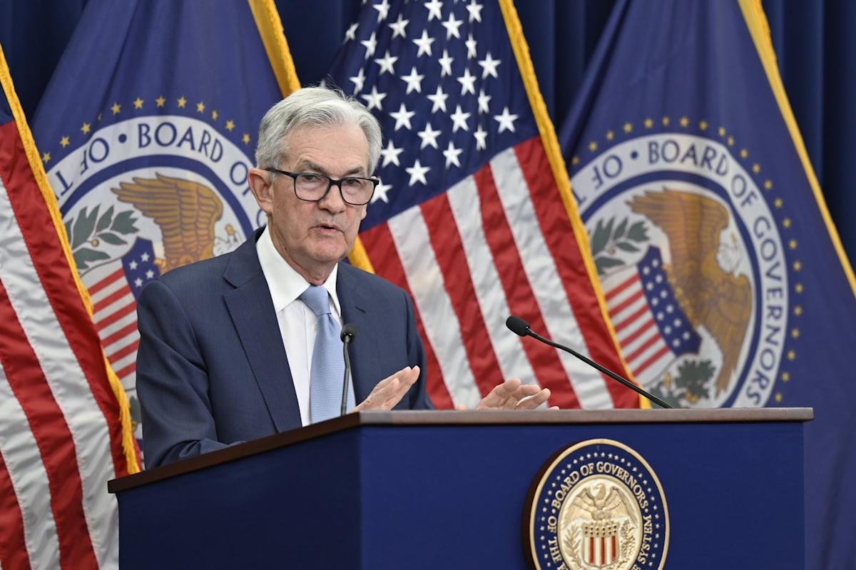 the-stock-market-could-drop:-2-urgent-warnings-from-former-fed-chair-jerome-powell-explain-why.