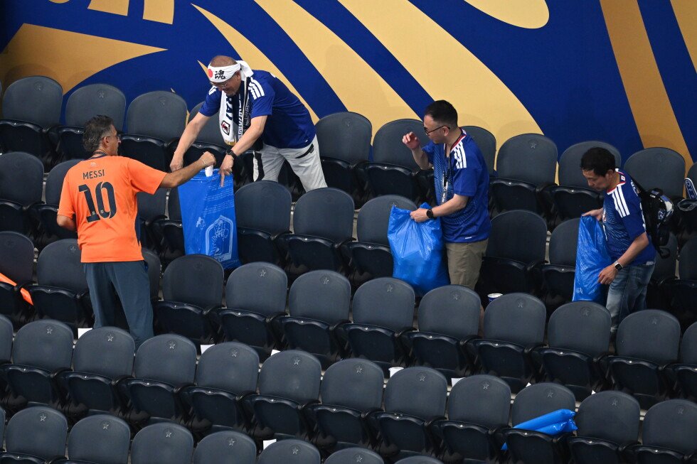 japan-fans-use-blue-bags-to-clean-up-stadium-after-world-cup-draw