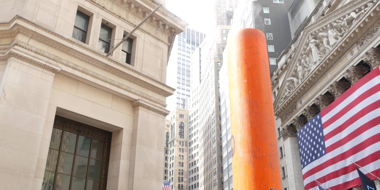 the-stock-market-is-poised-to-go-crazy-if-warsh-gives-the-green-light,-these-strategists-say