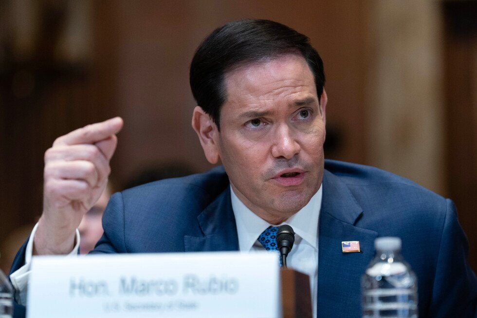 disabled-oil-tanker-received-warnings-before-us-fired,-ap-source-says