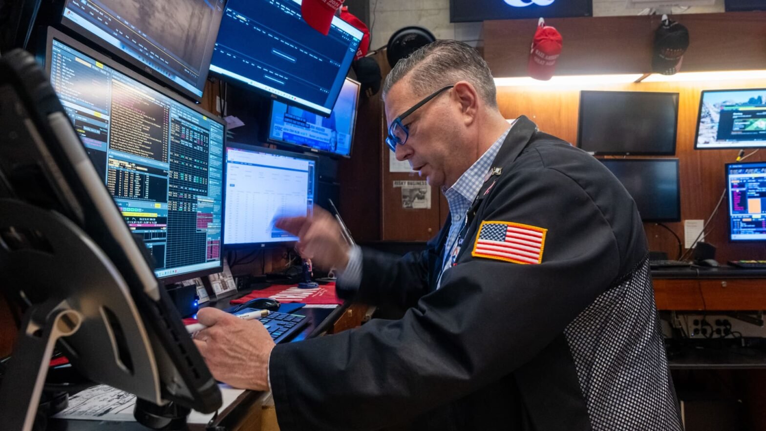 stock-futures-are-little-changed-after-dow-posts-new-record-close-on-potential-us.-iran-peace-deal:-live-updates
