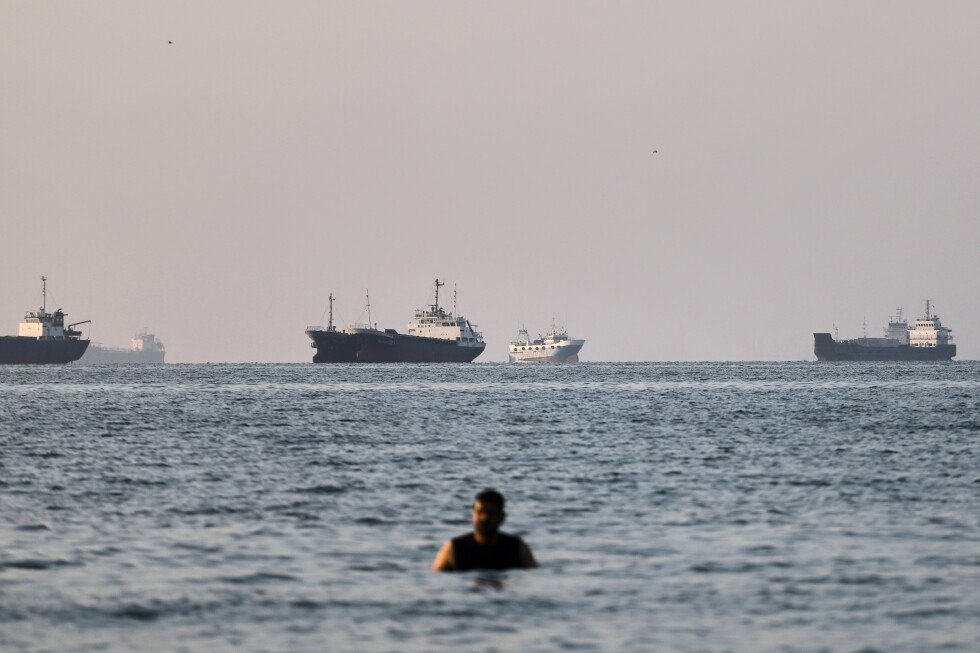 even-with-an-iran-war-deal,-oil-won’t-immediately-flow-in-strait-of-hormuz
