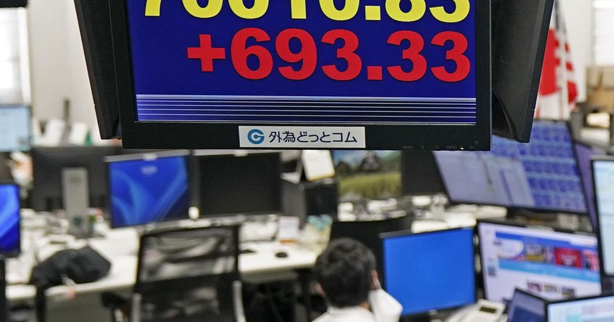 oil-prices-fall-back-to-$80-per-barrel,-while-us-stocks-drift