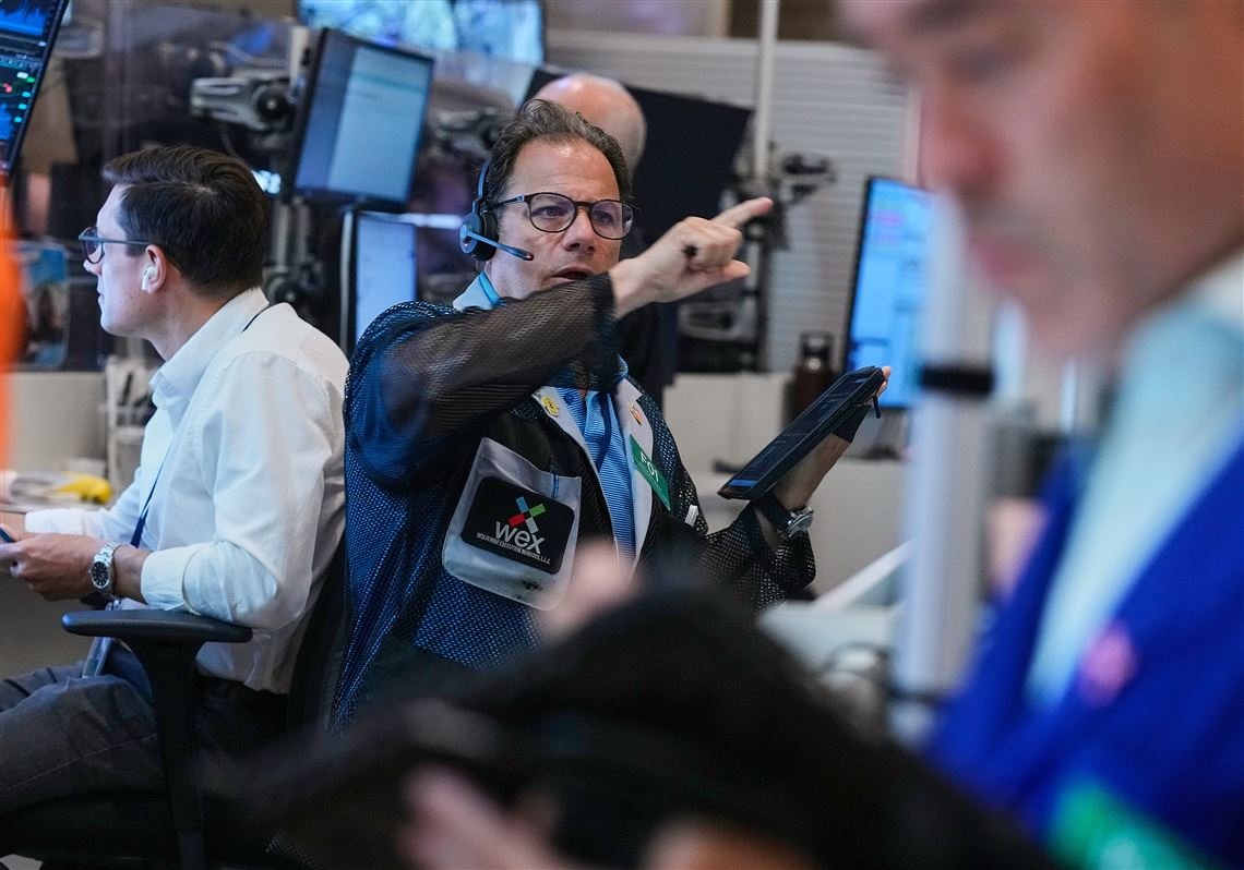 oil-prices-fall-back-to-$80-per-barrel,-while-us.-stocks-drift