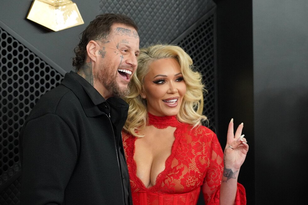 country-star-jelly-roll-files-for-divorce-after-10-year-marriage