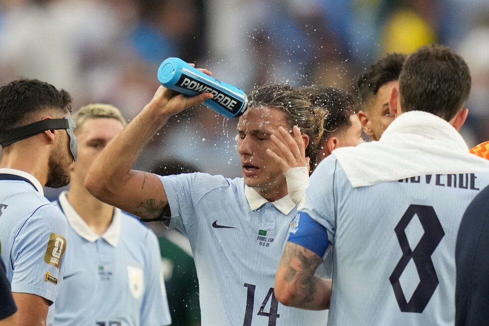 fifa-hydration-breaks-spark-backlash,-blamed-for-killing-momentum-at-the-world-cup