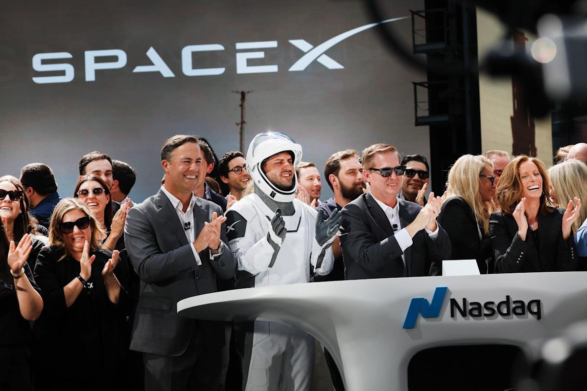 spacex-stock-falls-for-first-time,-ending-3-day-surge