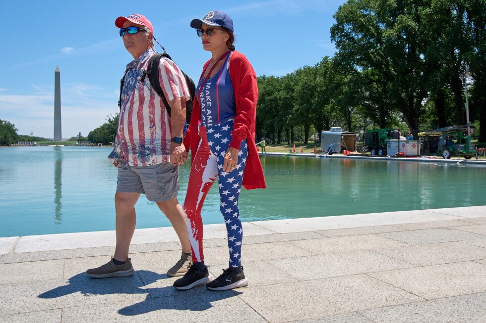 reflecting-pool-beset-by-algae-bloom-after-renovation