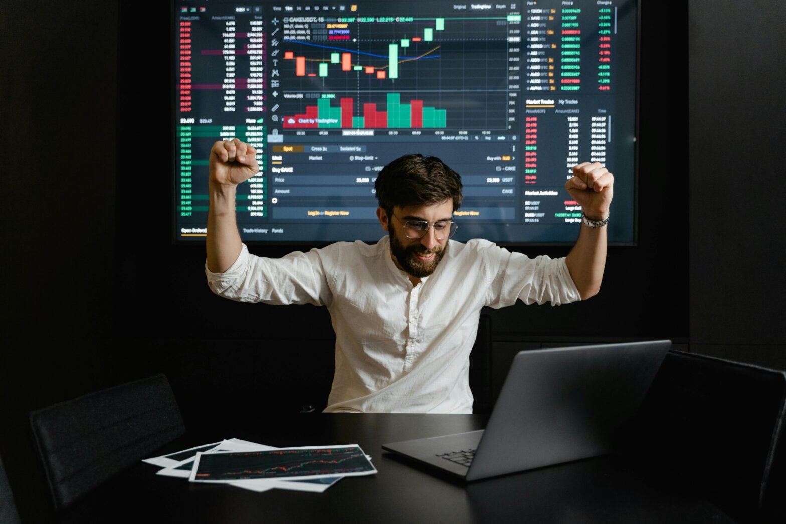 10-stocks-making-investor-richer