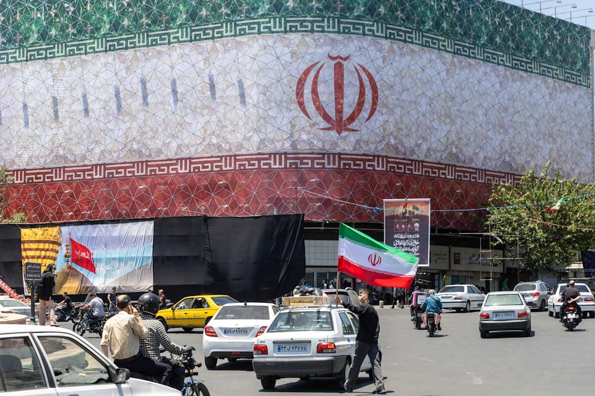 stock-market-today:-dow,-s&p-500,-nasdaq-futures-climb-with-focus-on-iran-deal,-fed-hike-odds