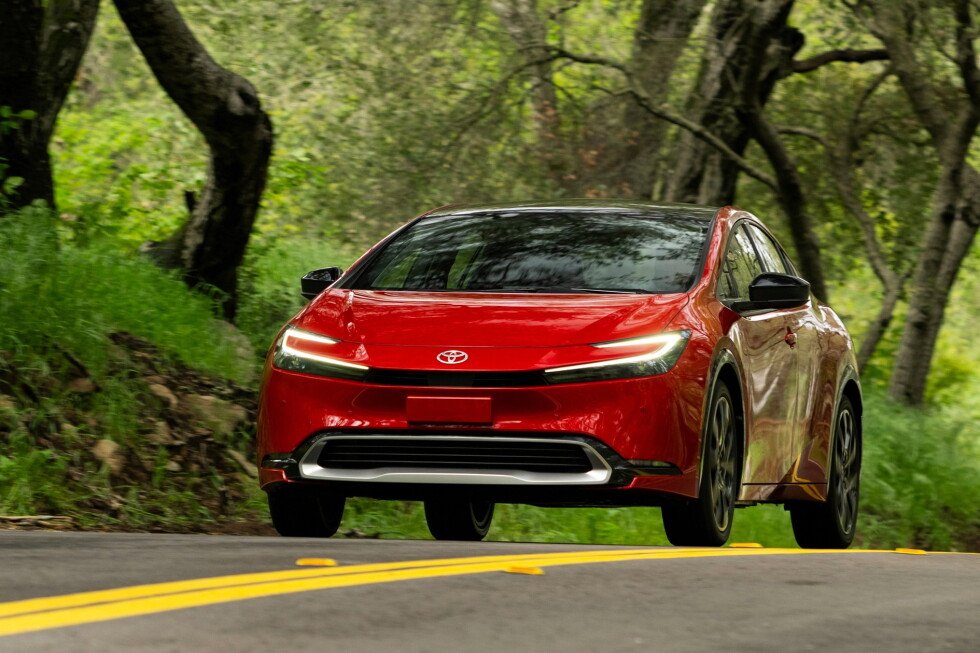 save-on-gas-with-these-five-edmunds-recommended-used-plug-in-hybrid-vehicles