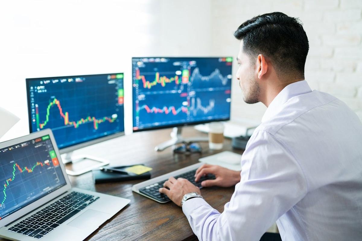 here’s-what-spacex’s-record-stock-market-debut-can-tell-us-about-openai-and-anthropic’s-planned-ipos