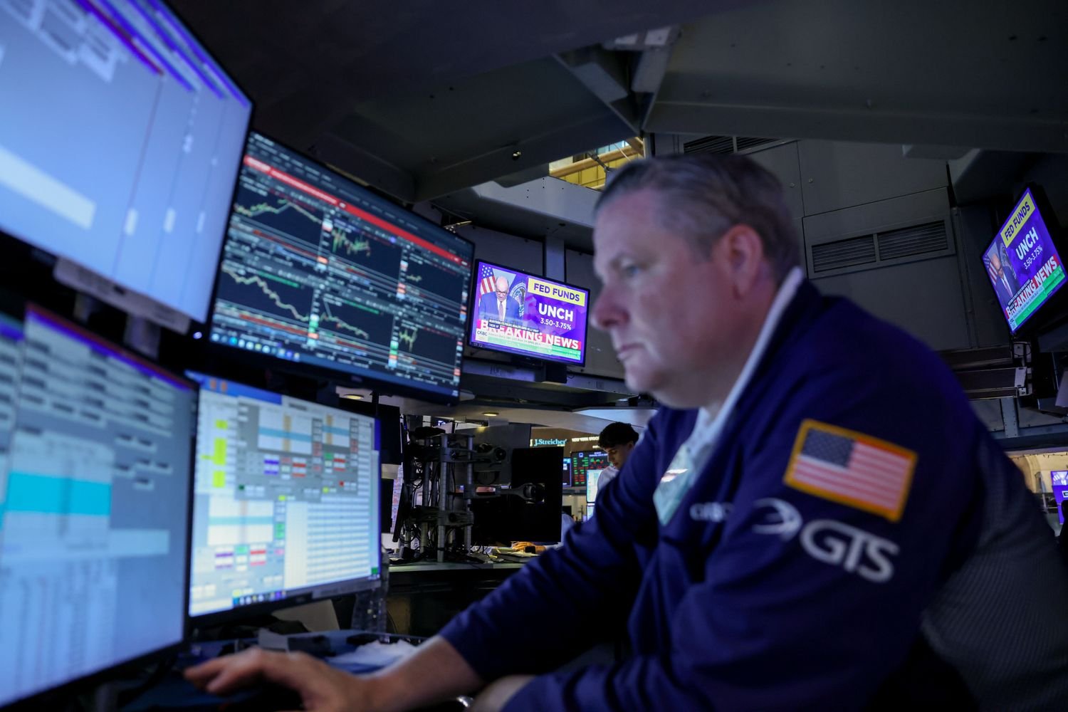 stock-market-today:-stock-futures-point-to-rebound-after-fed-sell-off;-intel-leads-chip-stock-rally