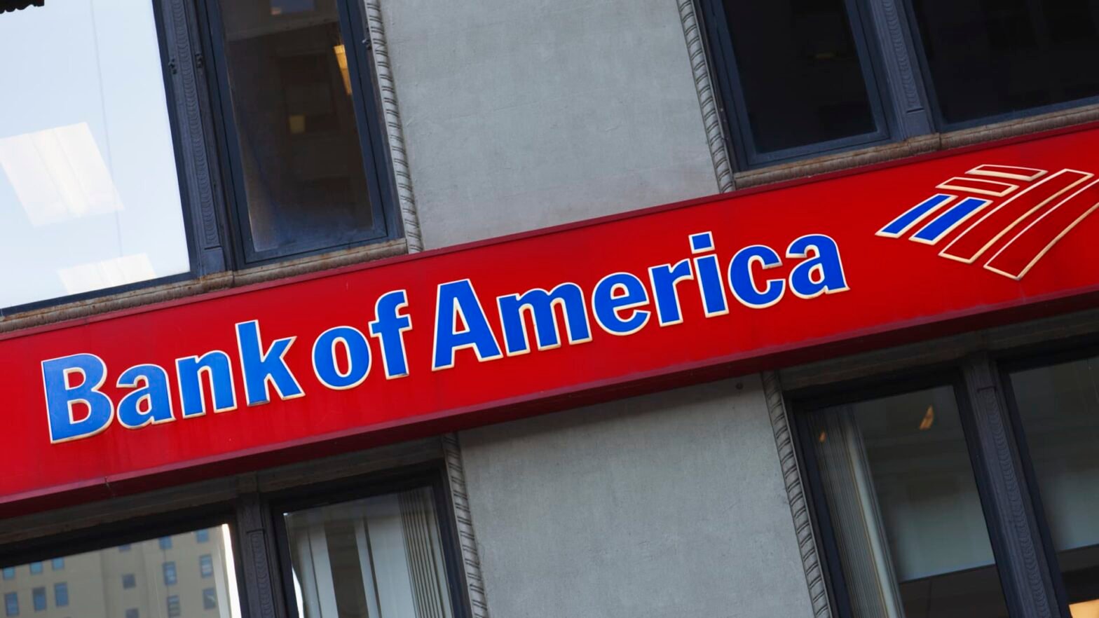 stocks-making-the-biggest-moves-midday:-spacex,-jpmorgan,-uniqure,-intel,-figma,-nano-nuclear-&-more