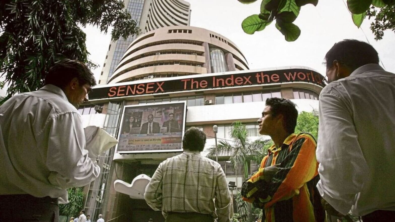 stock-market-live-updates,-sensex-today:-sensex-slides-700-points-as-accenture-drags-it-stocks