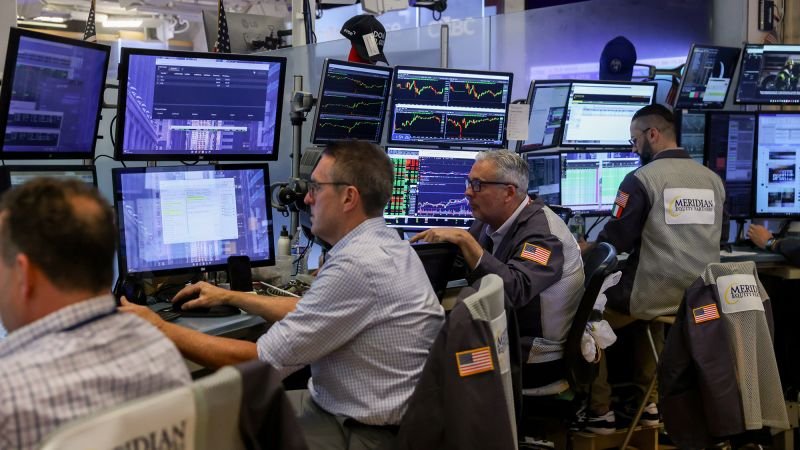 oil-prices-are-falling-and-stocks-are-up.-traders-worry-they’ve-gone-too-far