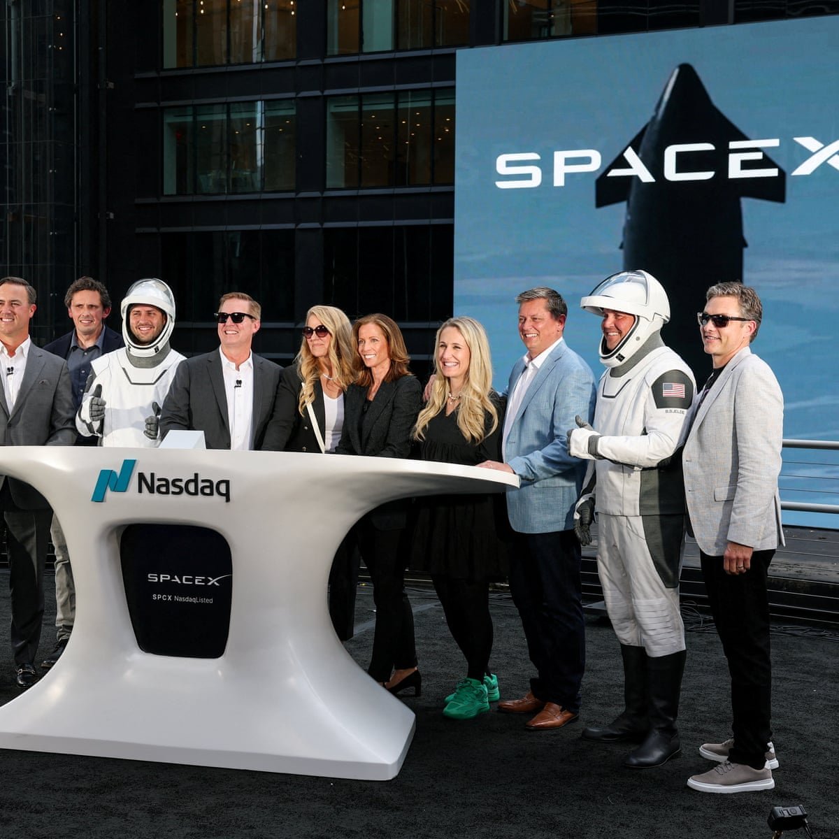 ‘it’s-a-scam’:-americans-express-unease-over-spacex’s-influence-on-retirement-savings