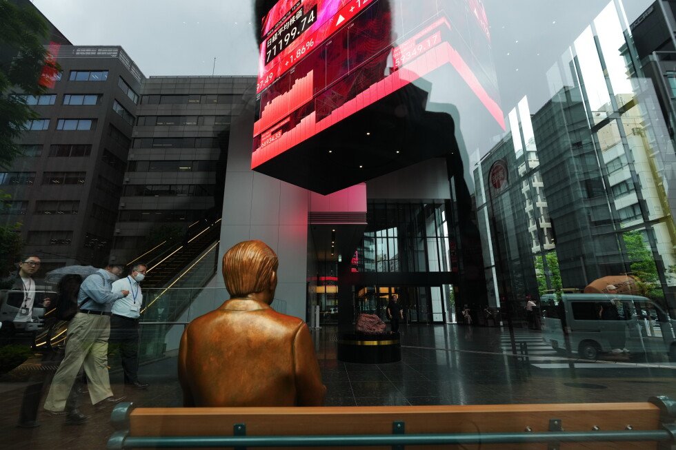 asian-shares-retreat-in-thin-holiday-trading