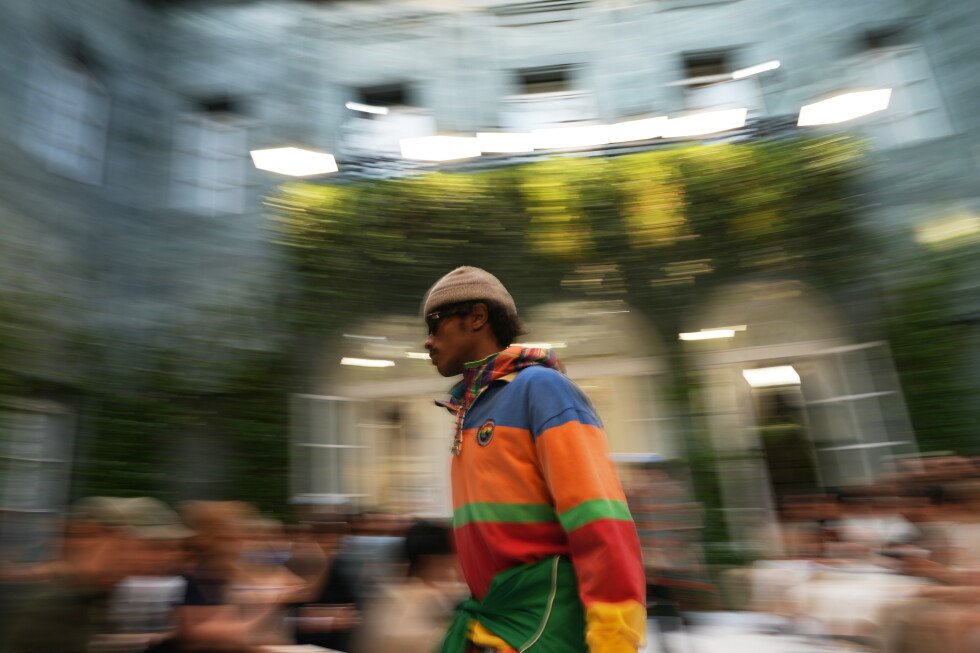 lewis-hamilton-and-colman-domingo-hobnob-in-ralph-lauren-front-row