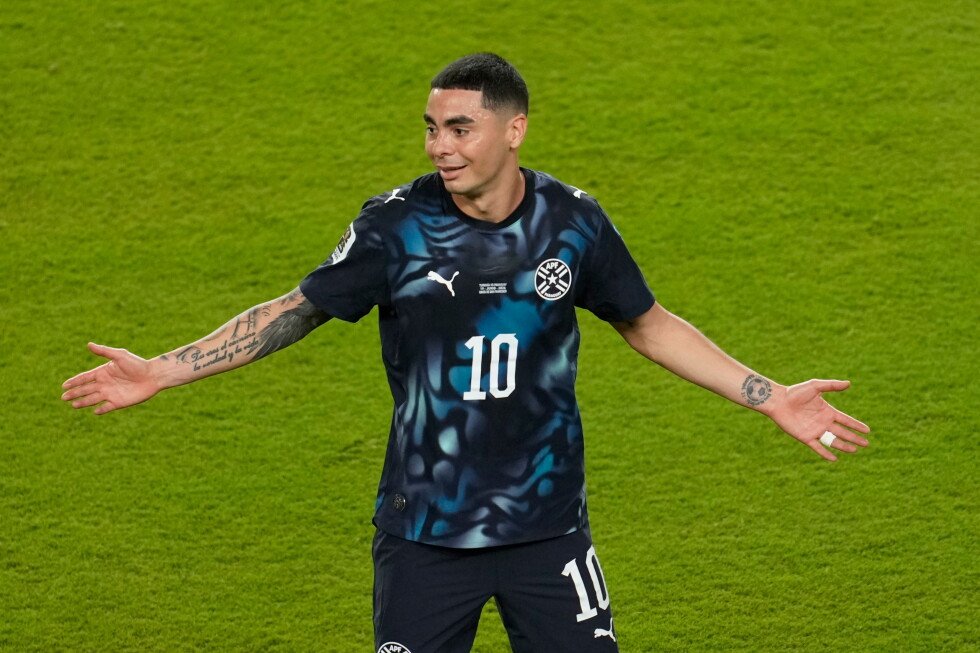 paraguay’s-almiron-becomes-1st-player-red-carded-at-world-cup-for-covering-mouth