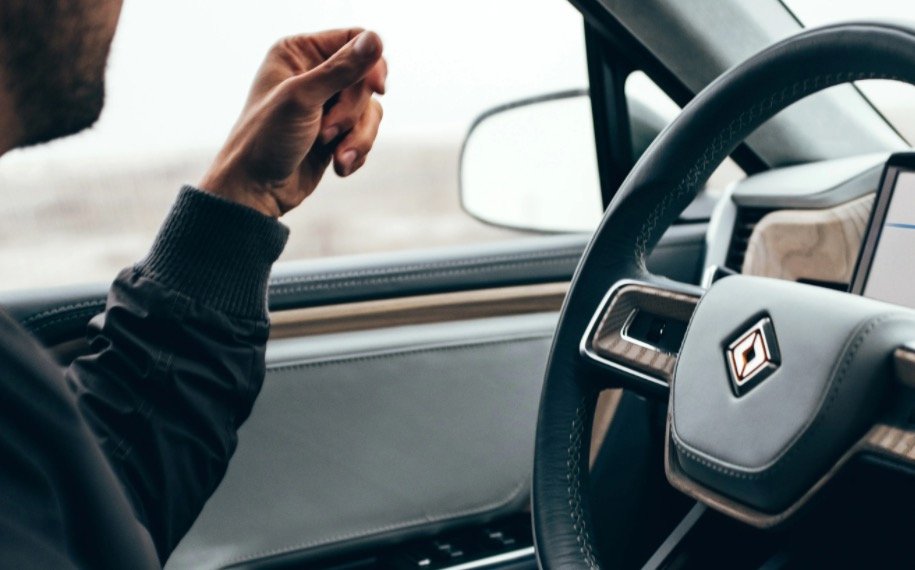 rivian-owners-file-lawsuit-alleging-false-promises-on-self-driving-features