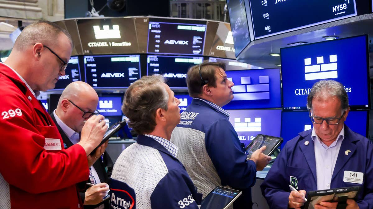 wells-fargo-new-s&p-500-target-sends-investors-clear-signal