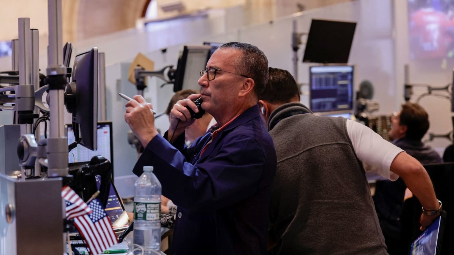 stock-futures-fall-as-investors-await-key-reading-on-inflation:-live-updates