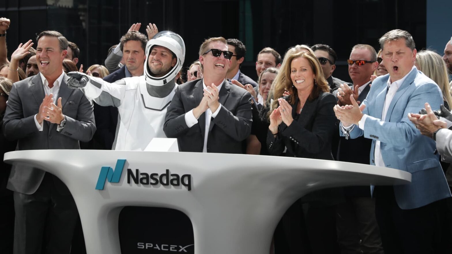 spacex-stock-drops-again-after-rally-following-blockbuster-ipo